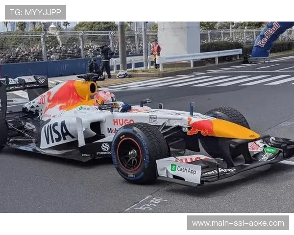 红牛新秀哈贾尔测试次日撞车引发红旗，车队暂停今日测试计划